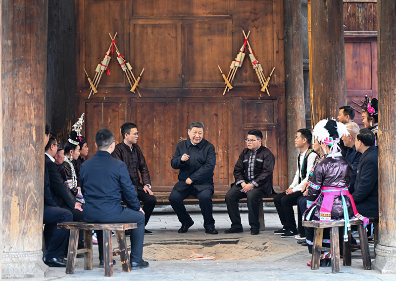 2025年3月17日,习近平总书记在贵州黔东南州黎平县肇兴侗寨考察时,在信团鼓楼同村干部和村民代表围坐在火塘边,共话乡村全面振兴。