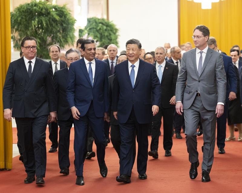 △2025年3月28日，习近平主席在北京人民大会堂会见国际工商界代表。