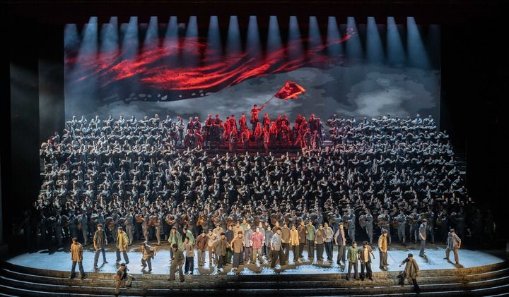 2025年9月3日晚，纪念中国人民抗日战争暨世界反法西斯战争胜利80周年文艺晚会《正义必胜》在北京人民大会堂隆重举行。新华社记者 翟健岚 摄