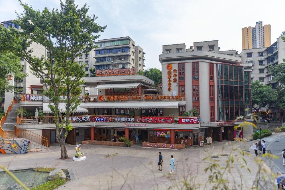 2024年9月23日,重庆九龙坡区谢家湾街道民主村社区一角。2023年4月,民主村更新项目完成,社区环境焕然一新。