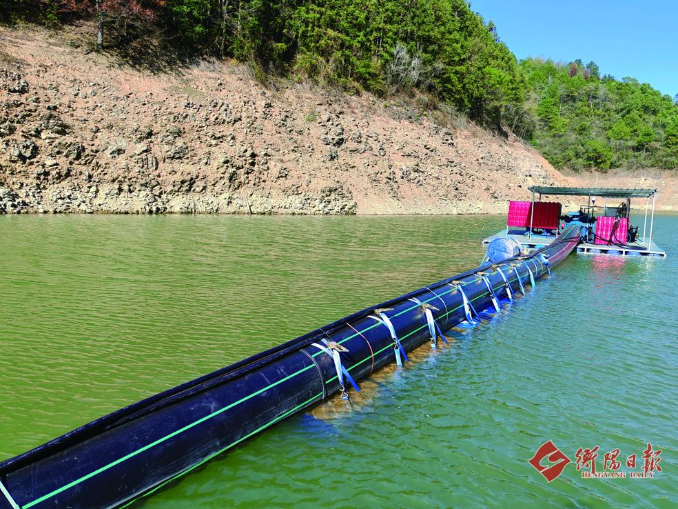 浮船泵加压抽水取水点,位于衡南县双板桥水库深处。