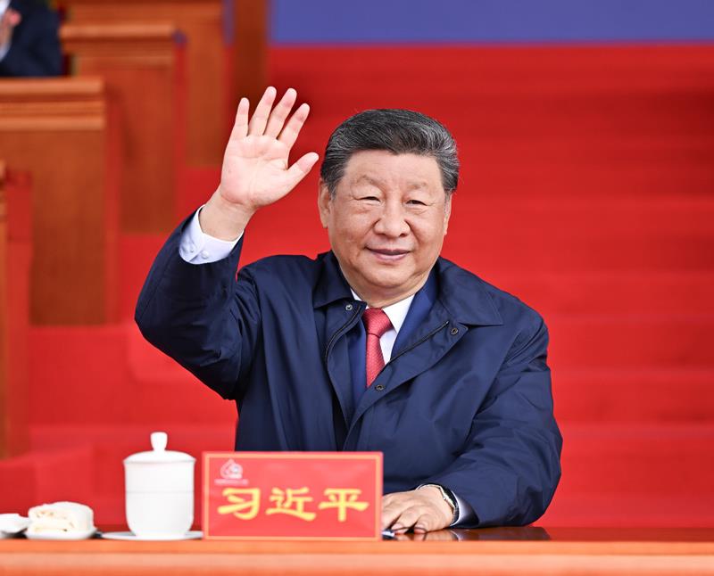 2025年8月21日，西藏各族各界干部群众欢聚拉萨布达拉宫广场，热烈庆祝西藏自治区成立60周年。习近平总书记出席庆祝大会。