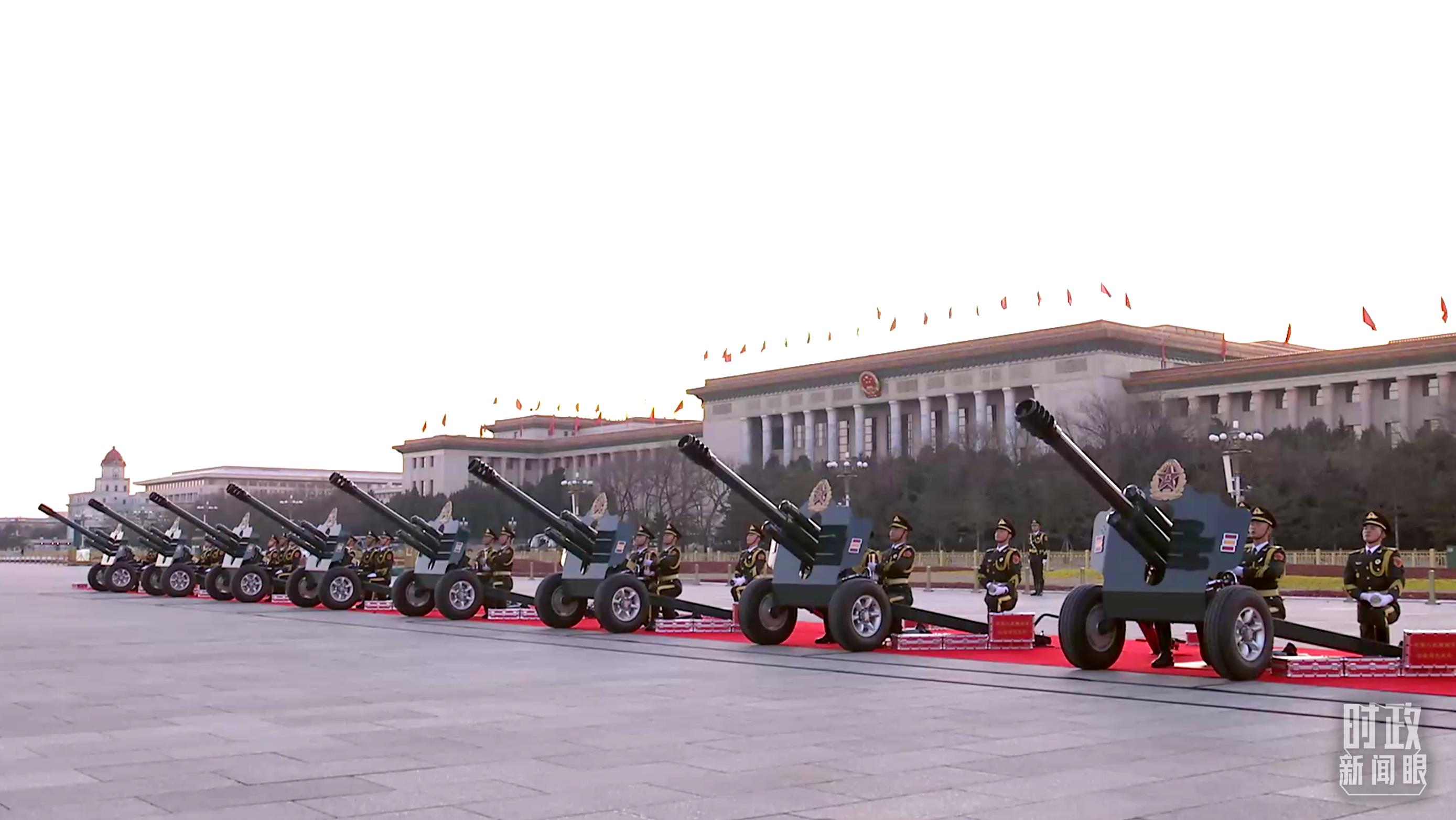 △1月5日下午，天安门广场鸣放礼炮21响，欢迎韩国总统李在明访华。