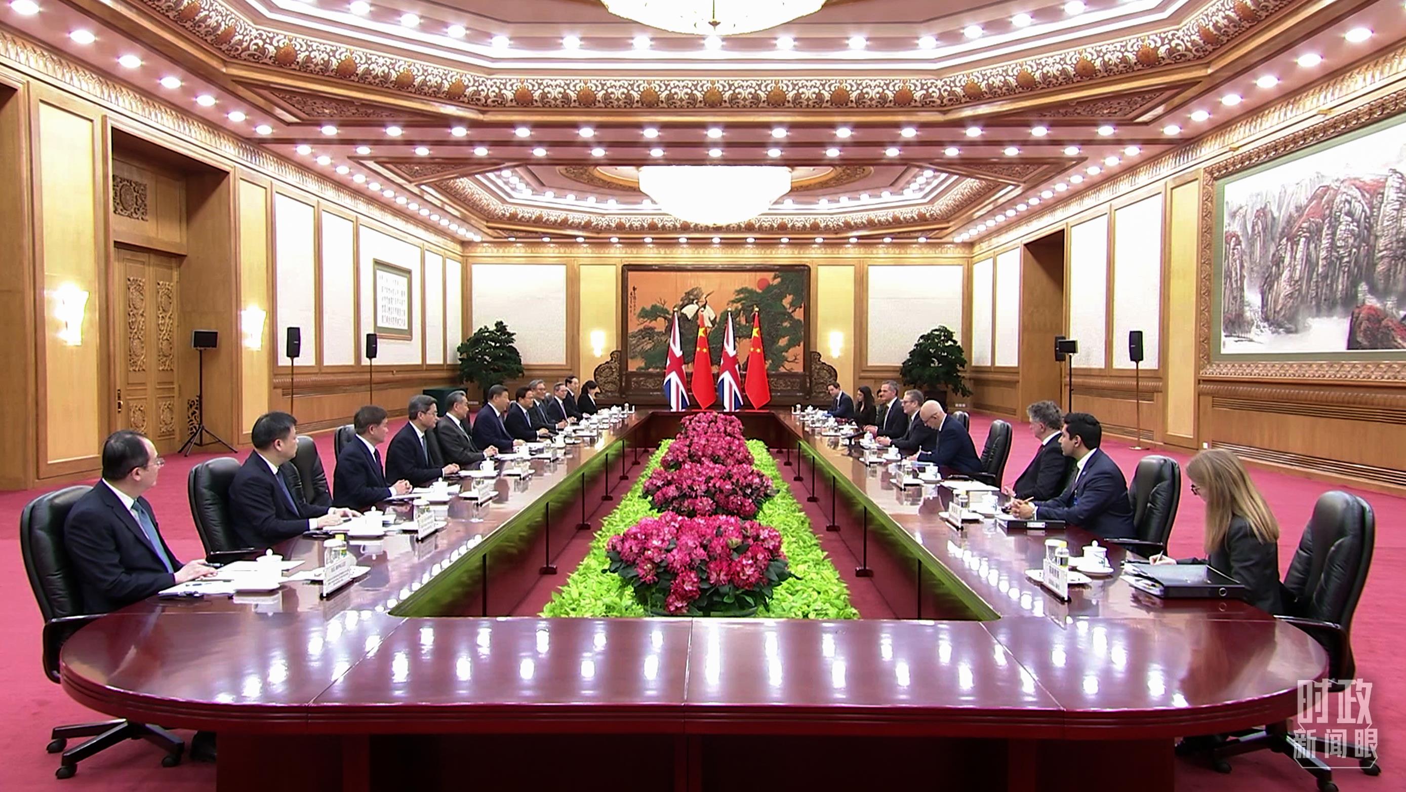 △1月29日上午，习近平主席在北京人民大会堂会见来华进行正式访问的英国首相斯塔默。